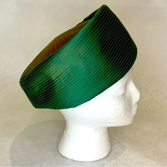 Caspar Davis authentic 1950s vintage green silk pillbox hat - Picture 1 of 4